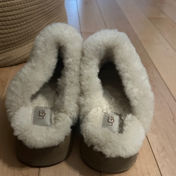 UGG Chestnut Suede Slippers with Soft White Lining - Picture 3 of 5